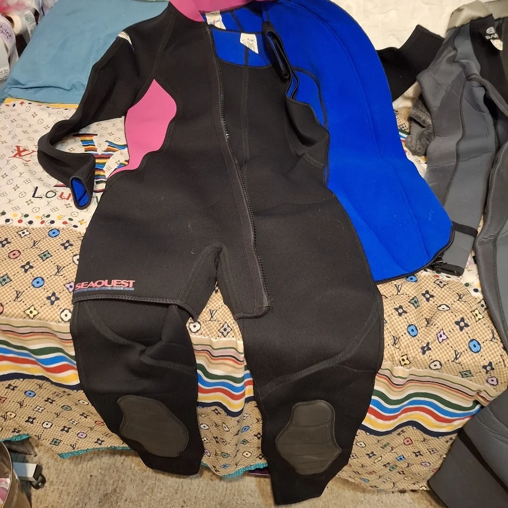 Sea Quest Wet suit women's sz 9-10 black pink blue - Picture 2 of 8